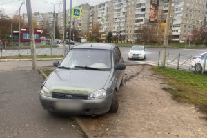 Во Владимире легковушка сбила стоящую на тротуаре 64-летнюю женщину