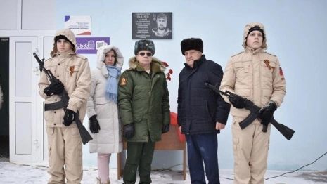 В Гусь-Хрустальном открыли памятную доску в честь погибшего в СВО мобилизованного