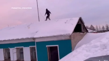 Во Владимирской области спасатели сняли с крыши пытавшегося спрыгнуть мужчину