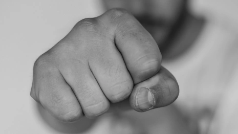 Двое владимирцев пойдут под суд за попытку задушить телефонным проводом знакомую