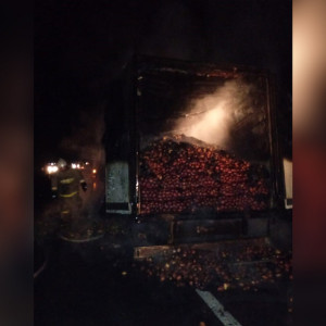 На трассе во Владимирской области загорелся грузовик с картошкой