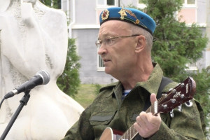 Владимирский депутат поздравил десантников с Днем ВДВ собственной песней
