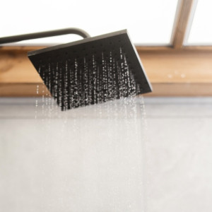 Житель Владимира отсудил 620 тыс. рублей за просроченную доставку душевой перегородки