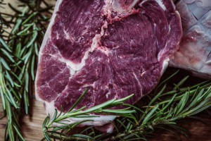 Во Владимире разбросали начиненное гвоздями мясо