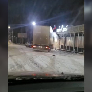 Во Владимирской области на трассе М-7 фура влетела в кафе «Сарай»