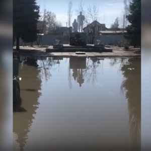 Во Владимирской области площадь перед обелиском «Скорбящей матери» ушла под воду