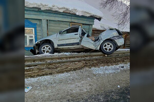 Легковушка врезалась в дом на трассе Р-132 Золотое кольцо во Владимирской области