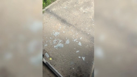 В Карабаново на голову 7-летней девочки упало стекло из окна подъезда