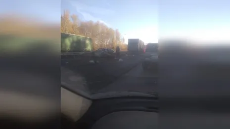 Во Владимирской области на трассе М-7 Волга столкнулись легковушка и фура