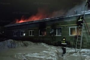 Во Владимирской области загорелся склад