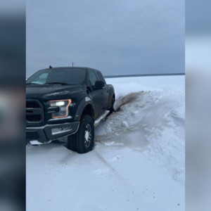 В селе под Юрьев-Польском семья с маленьким ребенком попала в снежный плен