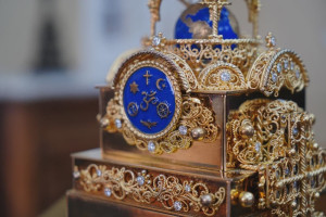 Музею «Палаты» во Владимире подарили часы, отсчитывающие возраст Земли