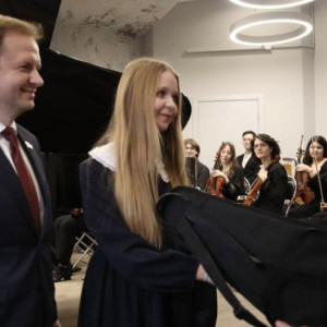 Владимирский депутат Госдумы подарил флейты и домры 8 юным музыкантам