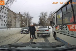 В Коврове автомобилист подрался с водителем автобуса