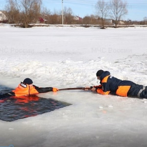 После смертей на водоемах владимирские спасатели предостерегли детей от выхода на лед