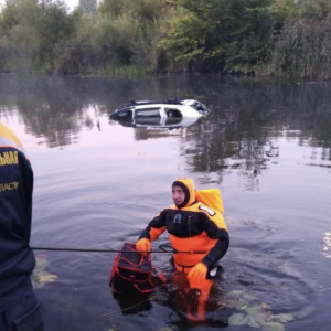 В центре Суздаля машина утонула в Каменке