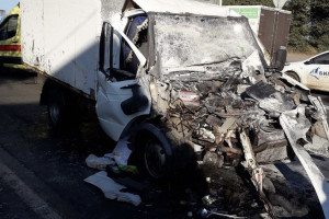 Очевидцы: Во Владимире ГАЗель влетела в фуру и загорелась