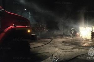 В Ковровском районе загорелась пилорама