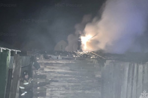 Во Владимирской области 15 спасателей отправились тушить горящий частный дом