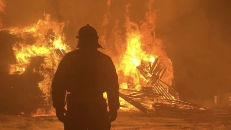 В Александровском районе мощный пожар уничтожил частный дом