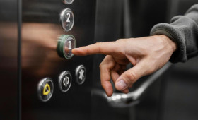 В России вдвое сократились закупки новых лифтов для замены старых