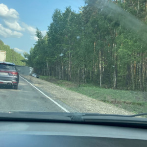 Во Владимирской области из-за массовой аварии на трассе перевернулся лесовоз