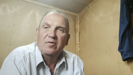 Вынужденный жить в бытовке экс-глава села в Юрьев-Польском обратился к президенту