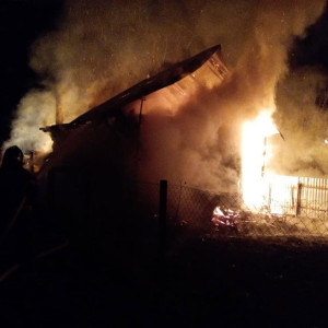 Мощный пожар уничтожил дом во Владимирской области