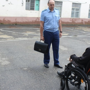 Во владимирской тюрьме инвалида оставили без коляски и протеза