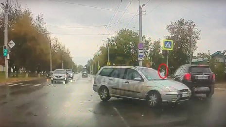 В Коврове легковушка влетела в стоявшую на тротуаре женщину