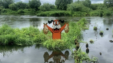 На Нерли во Владимирской области затонул арт-объект от художника Мишкина