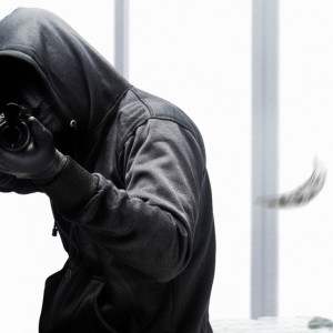 Во Владимире 2 человека с оружием ворвались в банк ВТБ