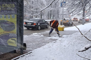 Во Владимире коммунальщики вышли на борьбу с последствиями снегопада