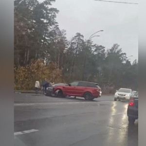 Во Владимире напротив Областной клинической больницы столкнулись два автомобиля