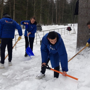 Во Владимирской области волонтеры расчистили мемориал на месте гибели Юрия Гагарина