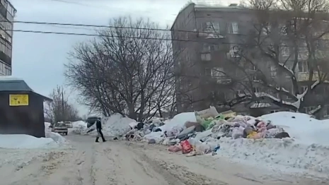 В Лакинске жители устроили свалку рядом с домом