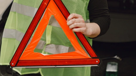 На трассе М-7 в Покрове грузовик столкнулся с перевозившей 20 тонн кислоты фурой