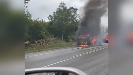 Во Владимирской области на трассе сгорел грузовик
