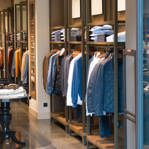 В России закрылись популярные магазины одежды Zara и Bershka