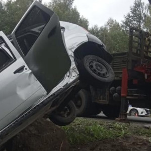 Во Владимирской области легковушка после ДТП улетела в столб: пострадали двое