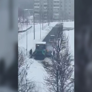 Во Владимире уложили новый асфальт поверх сугробов