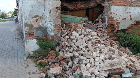 В Судогде обрушилась часть кирпичного дома
