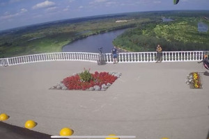 В Вязниках парапланерист снес ограждение на смотровой площадке