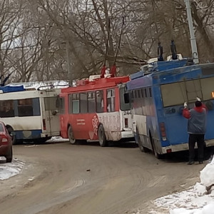 Владимирцы пожаловались на часовое ожидание троллейбуса