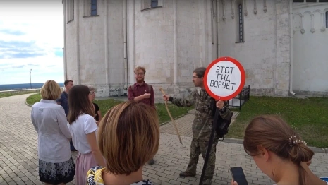 Во Владимире двое экскурсоводов не поделили туристов