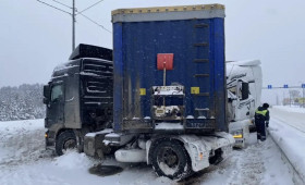 На М-7 в Петушинском районе столкнулись два большегруза и легковушка