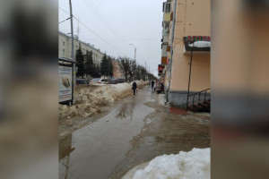 Во Владимире на площади Ленина разлилась огромная лужа