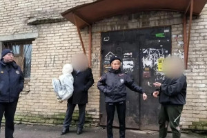 Жительницу Александрова будут судить за попытку зарезать знакомого в общежитии