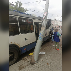 В центре Владимира произошло серьезное ДТП с троллейбусом: есть пострадавшие