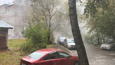 Во Владимире у школы №15 прорвало трубу